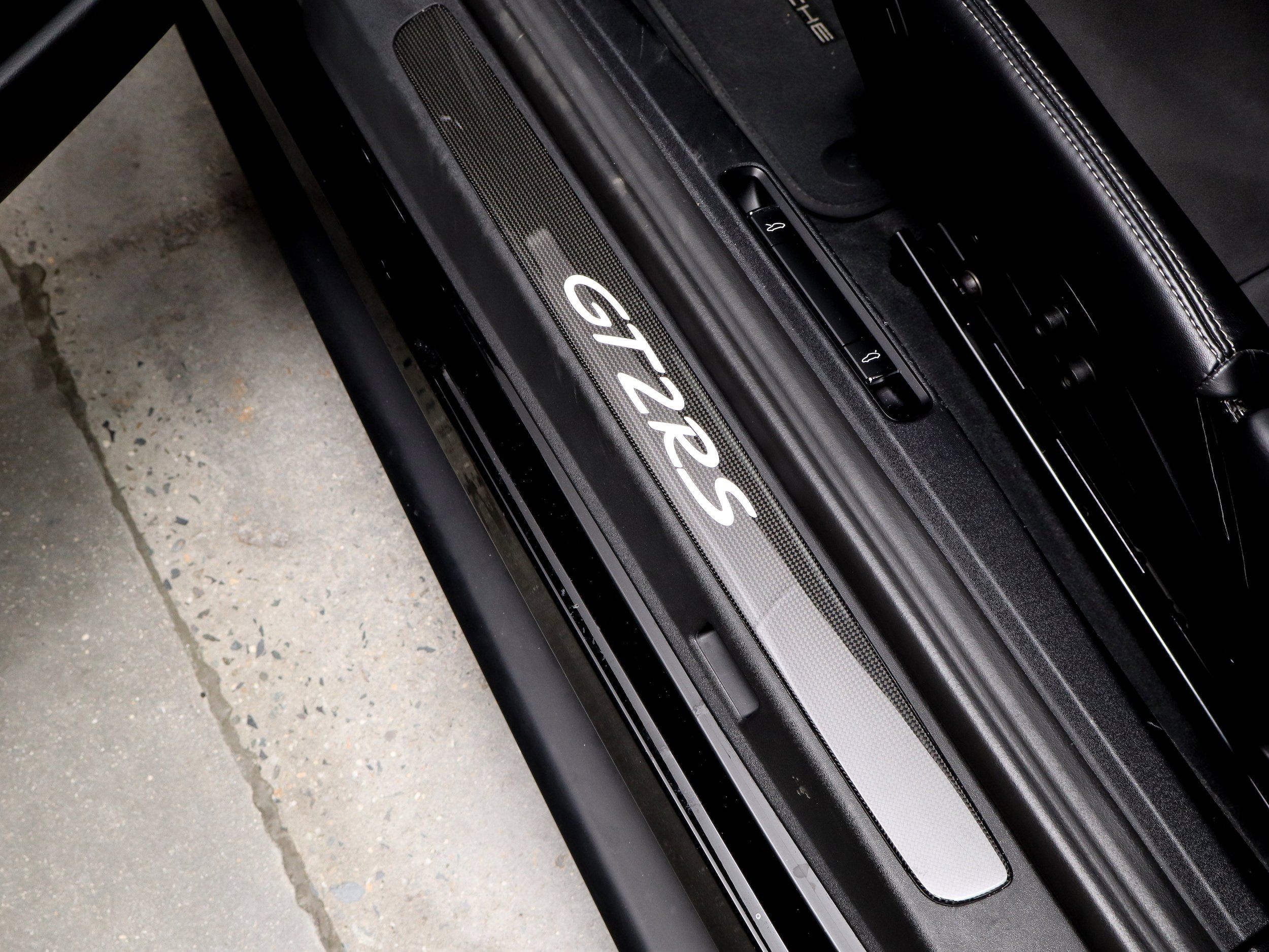 Certified 2018 Porsche 911 GT2 RS RWD image 34