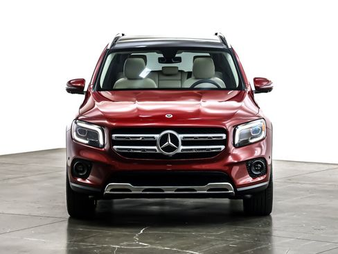 Used 2021 Mercedes-Benz GLB 250 4MATIC image 4