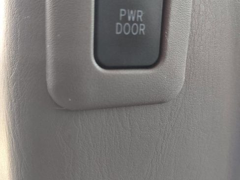 Used 2008 Toyota Sienna XLE image 17