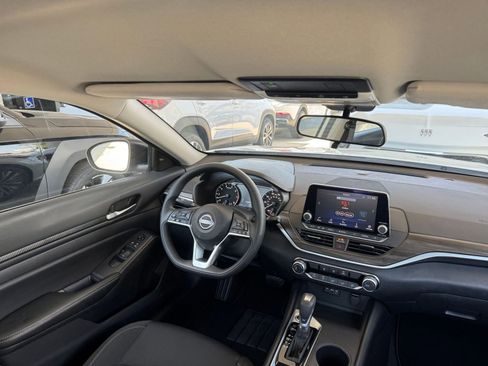 Used 2025 Nissan Altima 2.5 SV FWD image 35