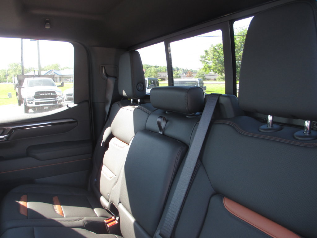 New 2026 GMC Sierra 1500 AT4 w/ AT4 Premium Package AWD/4WD image 13