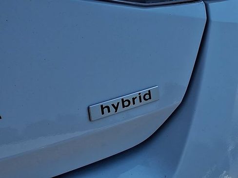 Used 2025 Hyundai Elantra Limited FWD image 32
