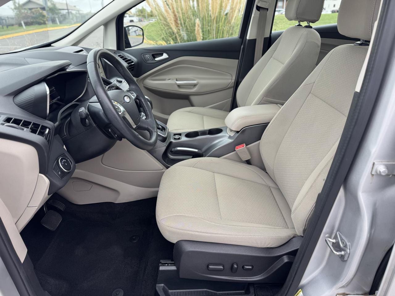Used 2017 Ford C-MAX Energi SE w/ Equipment Group 401A FWD image 12