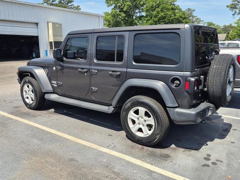 Used 2019 Jeep Wrangler Unlimited Sport S AWD/4WD image 2