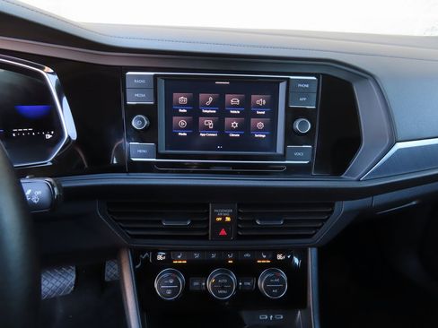 Used 2024 Volkswagen Jetta SE image 15