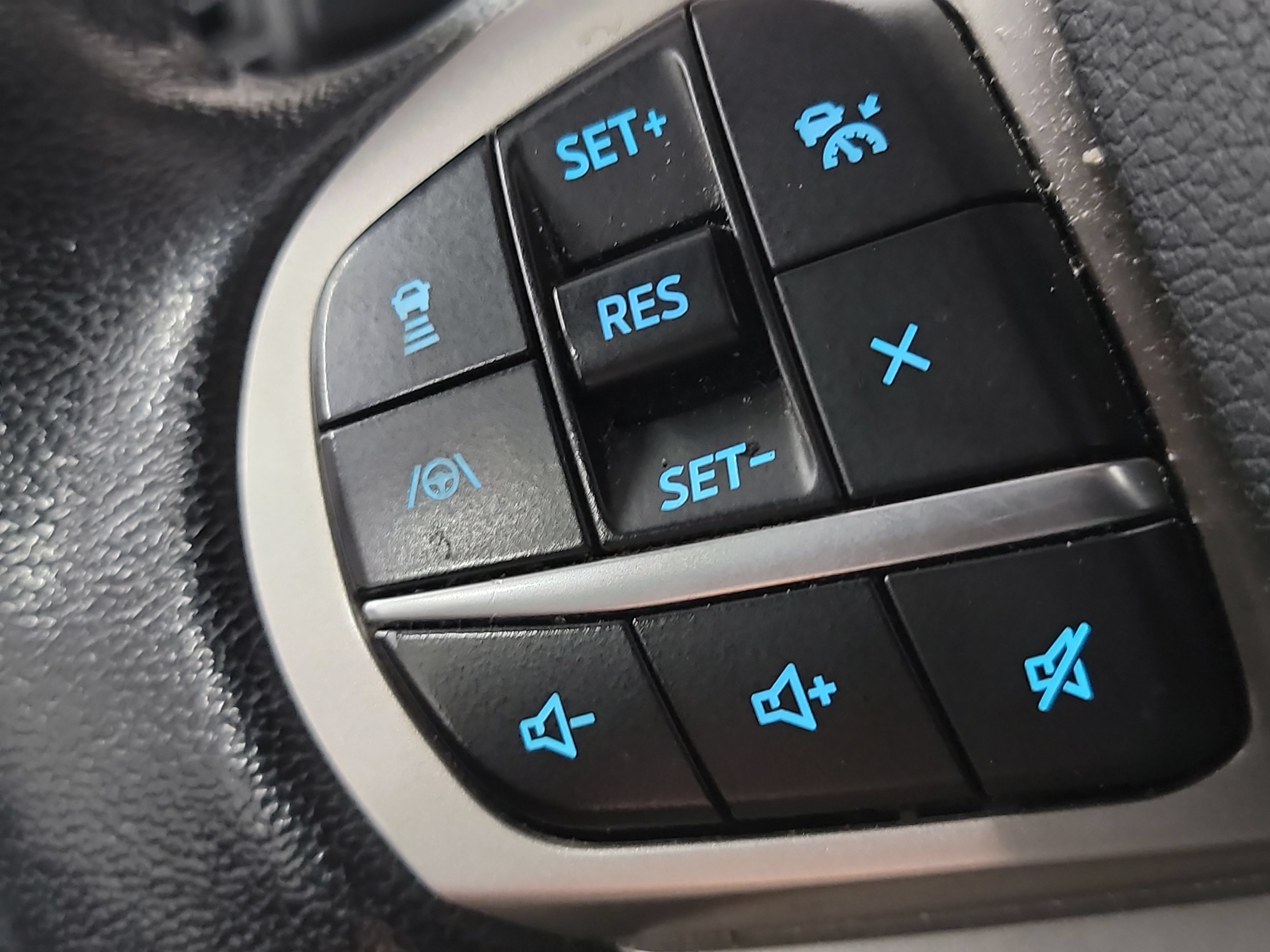 Used 2020 Ford Explorer XLT w/ Equipment Group 202A AWD/4WD image 33
