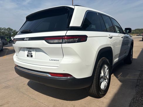 New 2025 Jeep Grand Cherokee Laredo w/ Luxury Tech Group I image 9