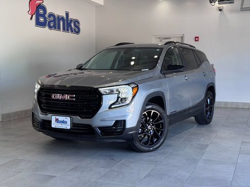 Certified 2024 GMC Terrain SLE w/ Elevation Edition AWD/4WD image 2