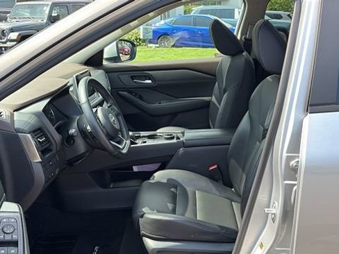 Certified 2023 Nissan Rogue SV w/ SV Premium B Package AWD/4WD image 10