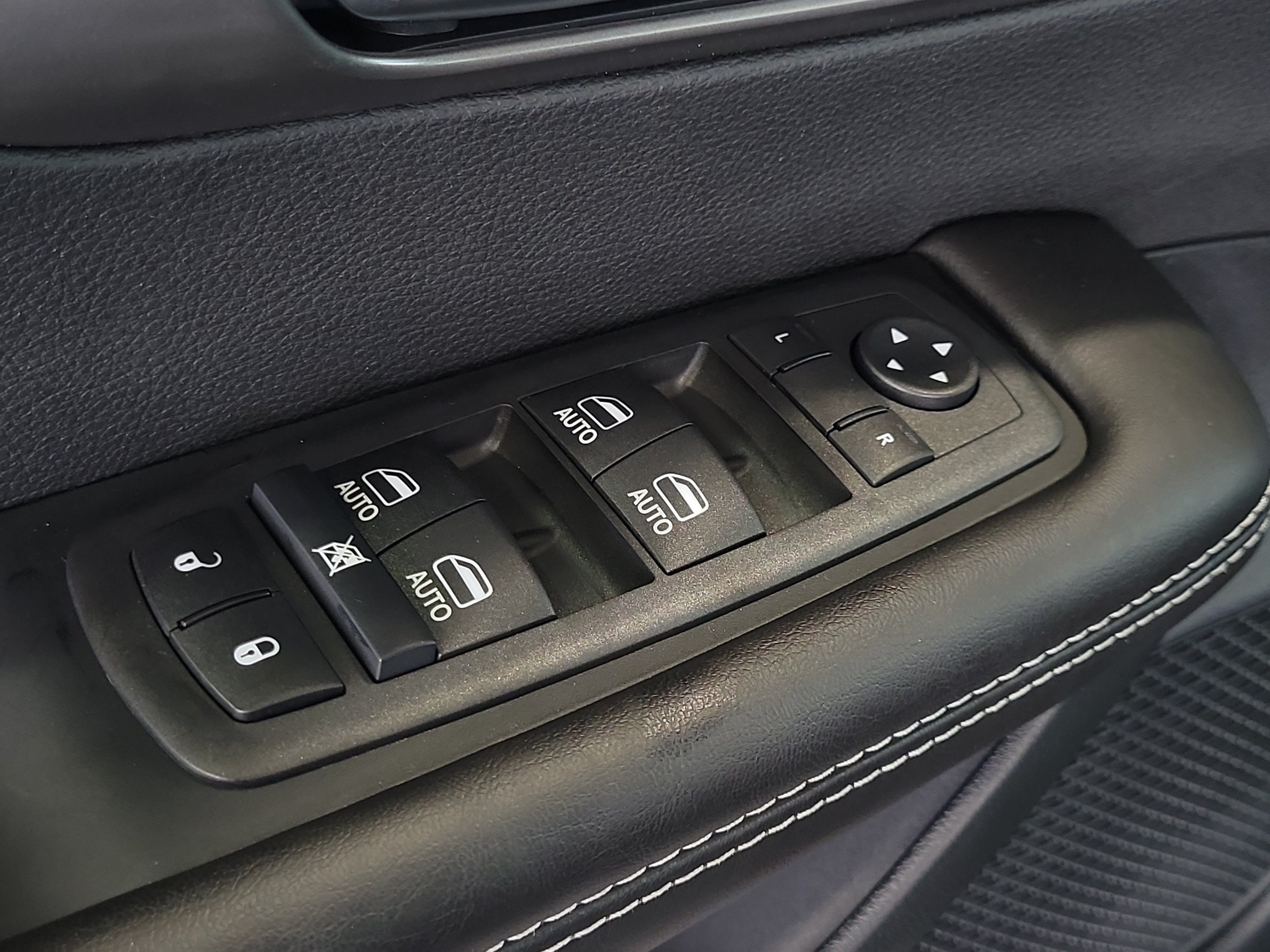 New 2026 Chrysler Pacifica Select w/ S Appearance Package FWD image 16