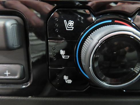 Used 2025 Chevrolet Silverado 2500 ZR2 w/ Technology Package image 75