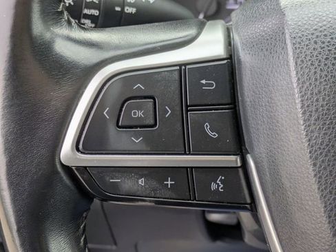 Used 2023 Toyota Highlander XLE image 23