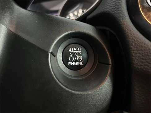 Used 2020 Jeep Compass Limited image 31