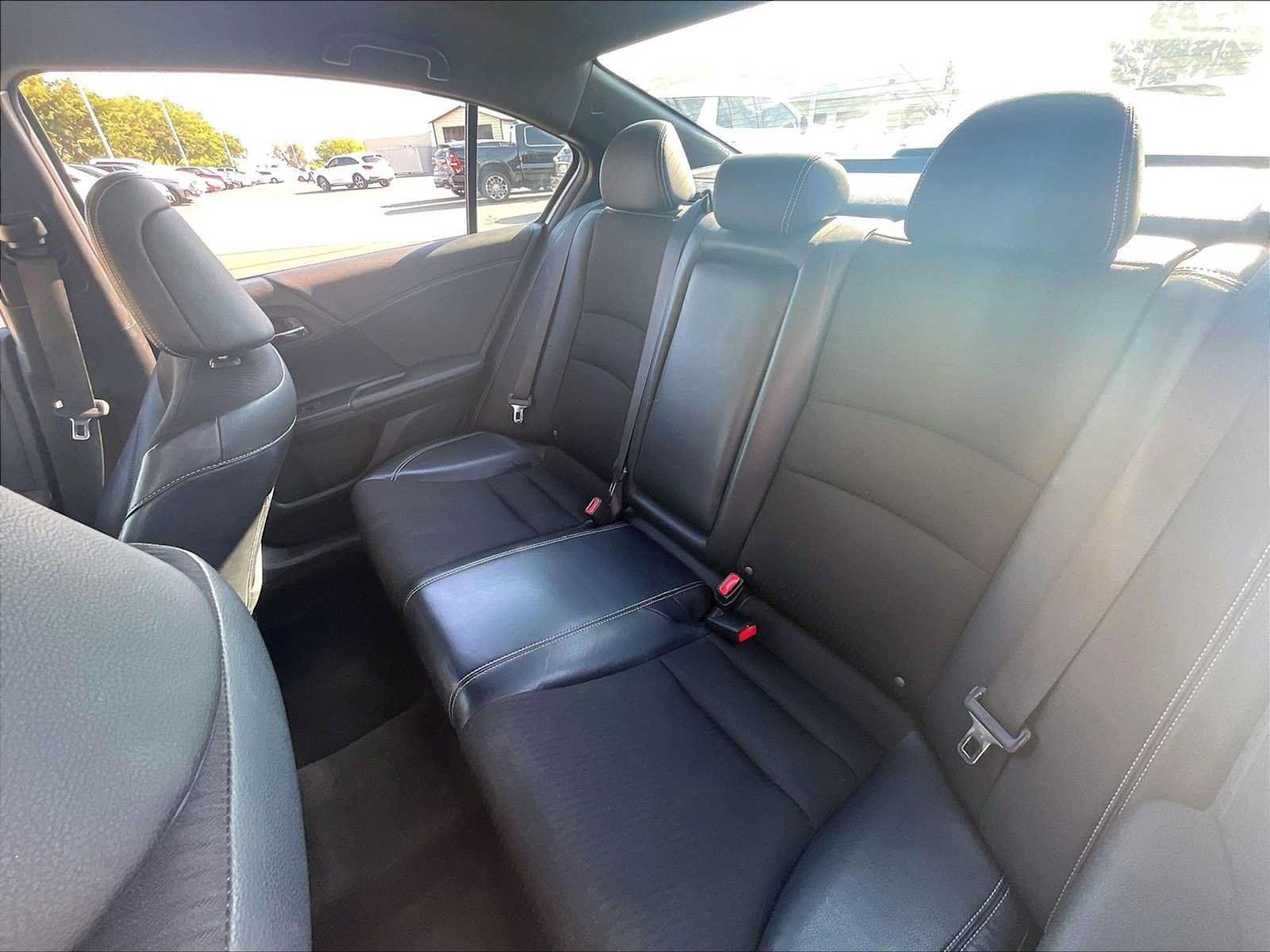 Used 2017 Honda Accord Sport image 27