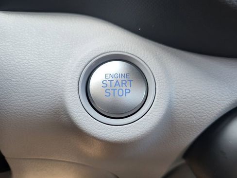 New 2025 Hyundai Venue SEL image 18