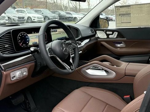 Used 2026 Mercedes-Benz GLS 450 4MATIC image 3