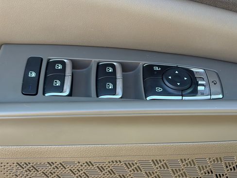 Certified 2025 Kia Carnival EX FWD image 8