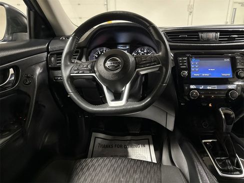 Used 2017 Nissan Rogue SV w/ SV Premium Package image 20