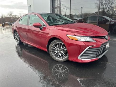 Used 2022 Toyota Camry XLE w/ Navigation Package image 2