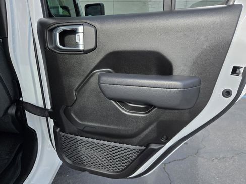 Certified 2024 Jeep Gladiator Sport image 30