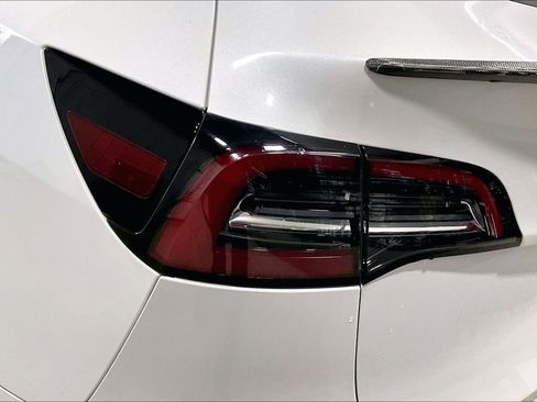 Used 2022 Tesla Model Y Performance AWD/4WD image 23