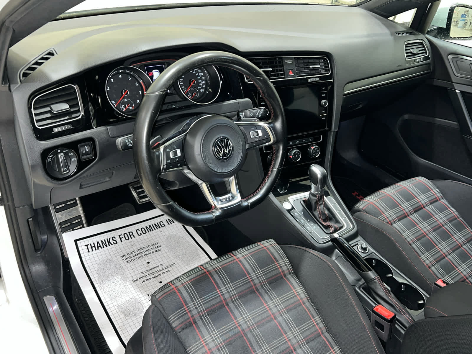 Used 2018 Volkswagen GTI SE FWD image 15