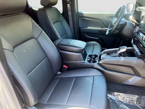 Used 2025 Chevrolet Colorado LT w/ LT Convenience Package AWD/4WD image 27