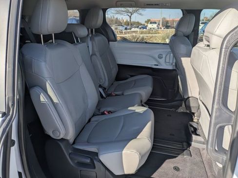 Used 2025 Toyota Sienna XLE image 32