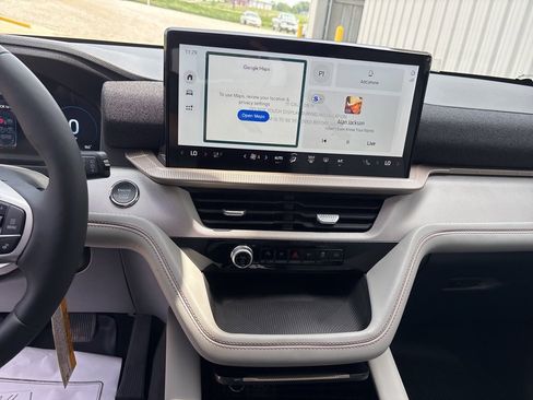 New 2025 Ford Explorer Active w/ Active Comfort Package image 18