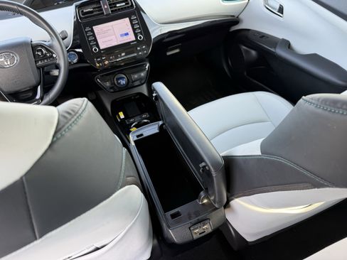 Used 2022 Toyota Prius XLE image 17