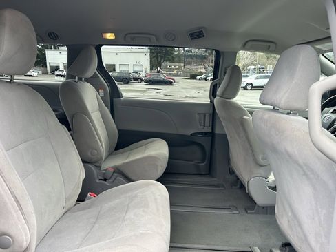 Certified 2020 Toyota Sienna L image 14