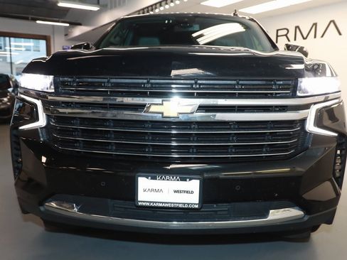 Used 2024 Chevrolet Suburban LT image 2