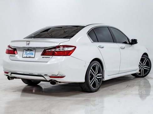 Used 2017 Honda Accord Sport image 28