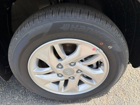 New 2026 Hyundai Venue SE FWD image 12