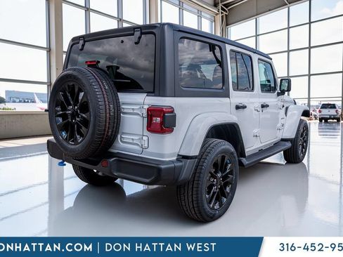 Used 2023 Jeep Wrangler Unlimited Sahara w/ Cold Weather Group AWD/4WD image 31