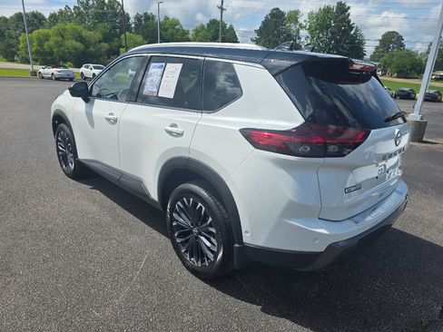 Used 2025 Nissan Rogue SL w/ Tech Package FWD image 5