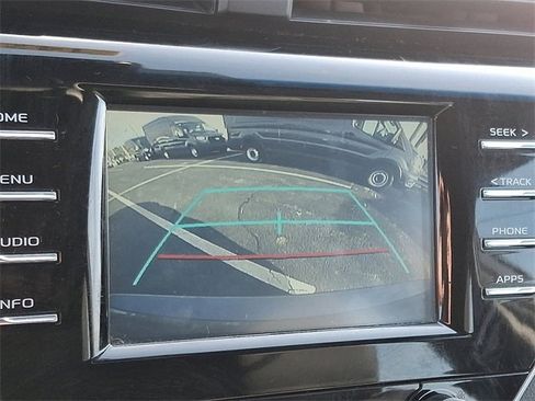 Used 2018 Toyota Camry SE image 17