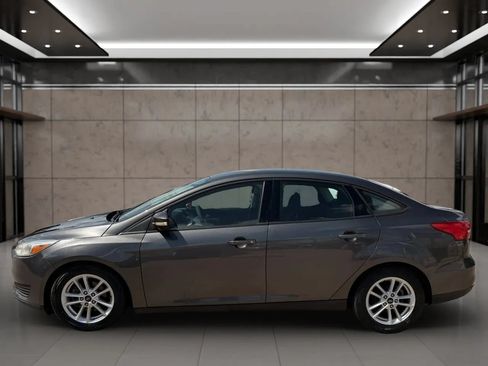 Used 2016 Ford Focus SE FWD image 7