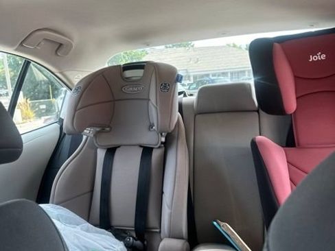 Used 2022 Toyota Corolla LE FWD image 8