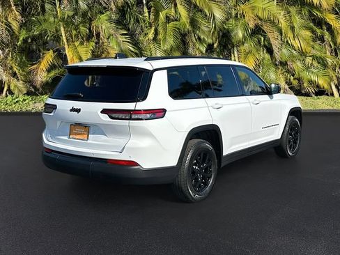Used 2024 Jeep Grand Cherokee L Altitude RWD image 5