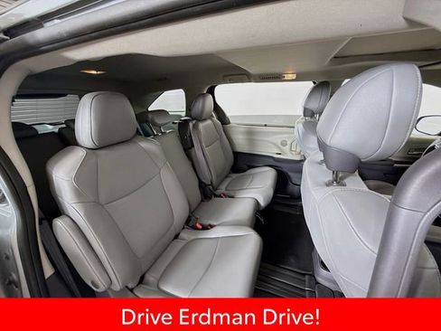 Certified 2021 Toyota Sienna XLE FWD image 27