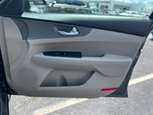 Certified 2021 Kia Forte LXS FWD image 28