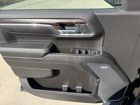 Used 2024 GMC Sierra 1500 SLT image 25