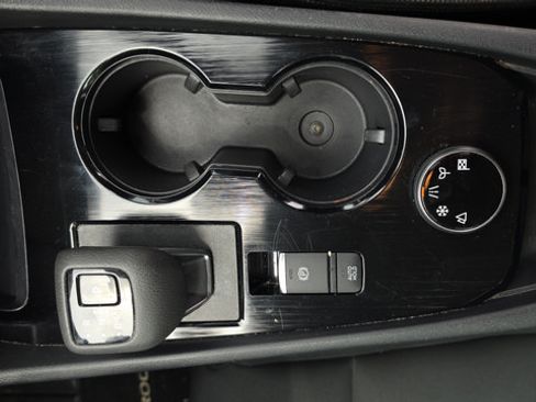 Used 2024 Nissan Rogue S AWD/4WD image 34