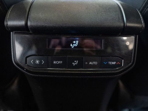 Certified 2024 Toyota Highlander XLE image 30