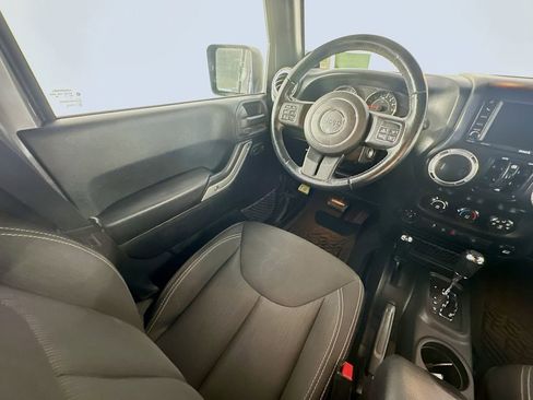 Used 2014 Jeep Wrangler Unlimited Sahara w/ Connectivity Group image 9