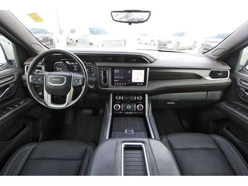 Used 2021 GMC Yukon Denali w/ Denali Premium Package image 9
