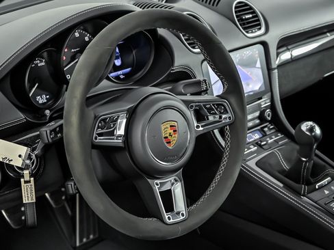 Used 2022 Porsche 718 Boxster Spyder RWD image 19
