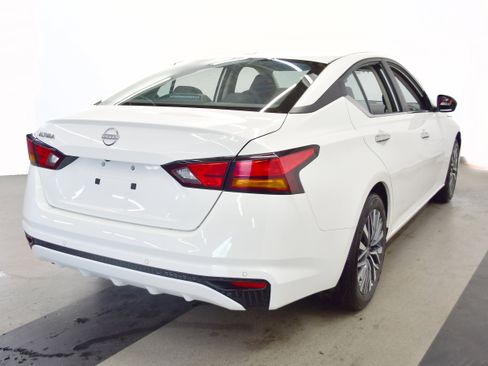 Used 2025 Nissan Altima 2.5 SV FWD image 7