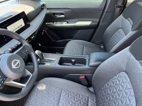 Used 2025 Nissan Kicks SV FWD image 17